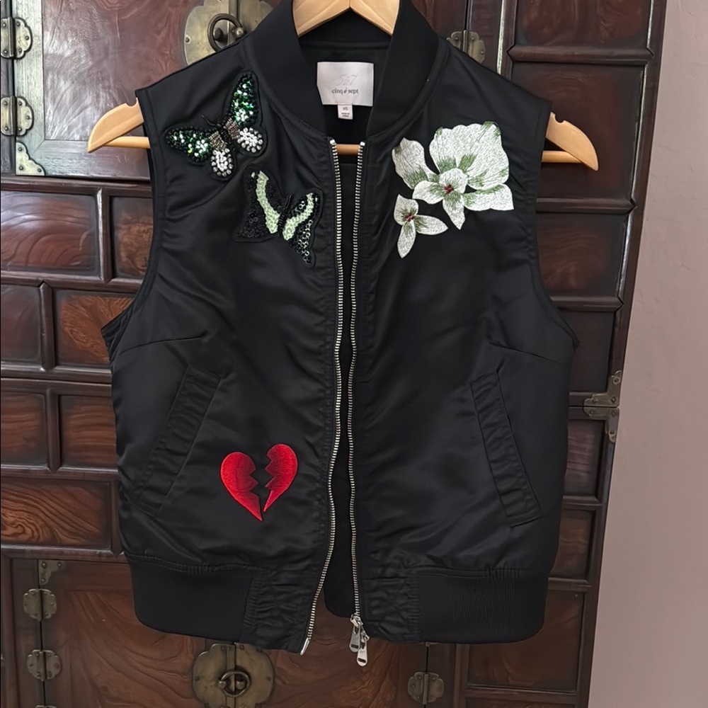Cinq á sept embroidered/sequin patched black zip vest